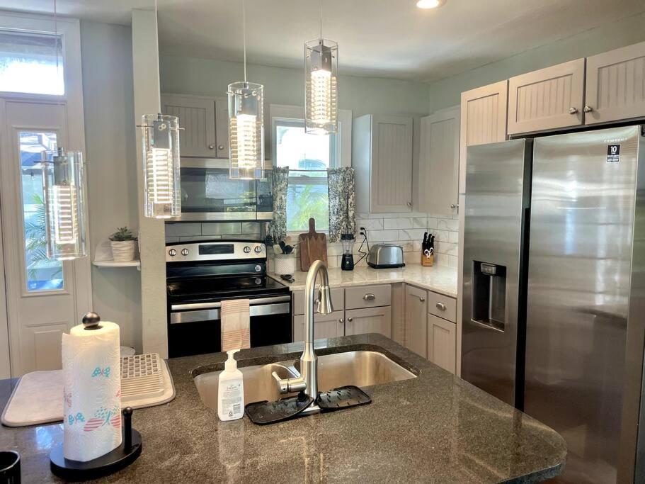 Cozy Sanctuary Minutes From The Bay And Beaches 탬파 외부 사진